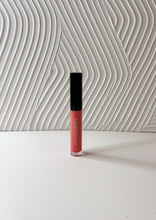 Load image into Gallery viewer, Perfect Pink Lustre Lasting Lip Gloss